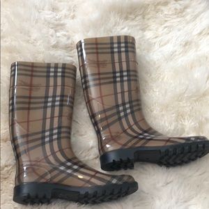 Authentic Burberry rain boots- size 39 (9)